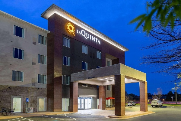 La Quinta Inn & Suites by Wyndham Augusta/Fort Eisenhower image 2